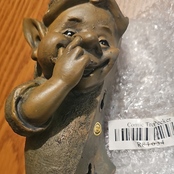 Comic Tree Peeker Figurine - Picture 2 of 5